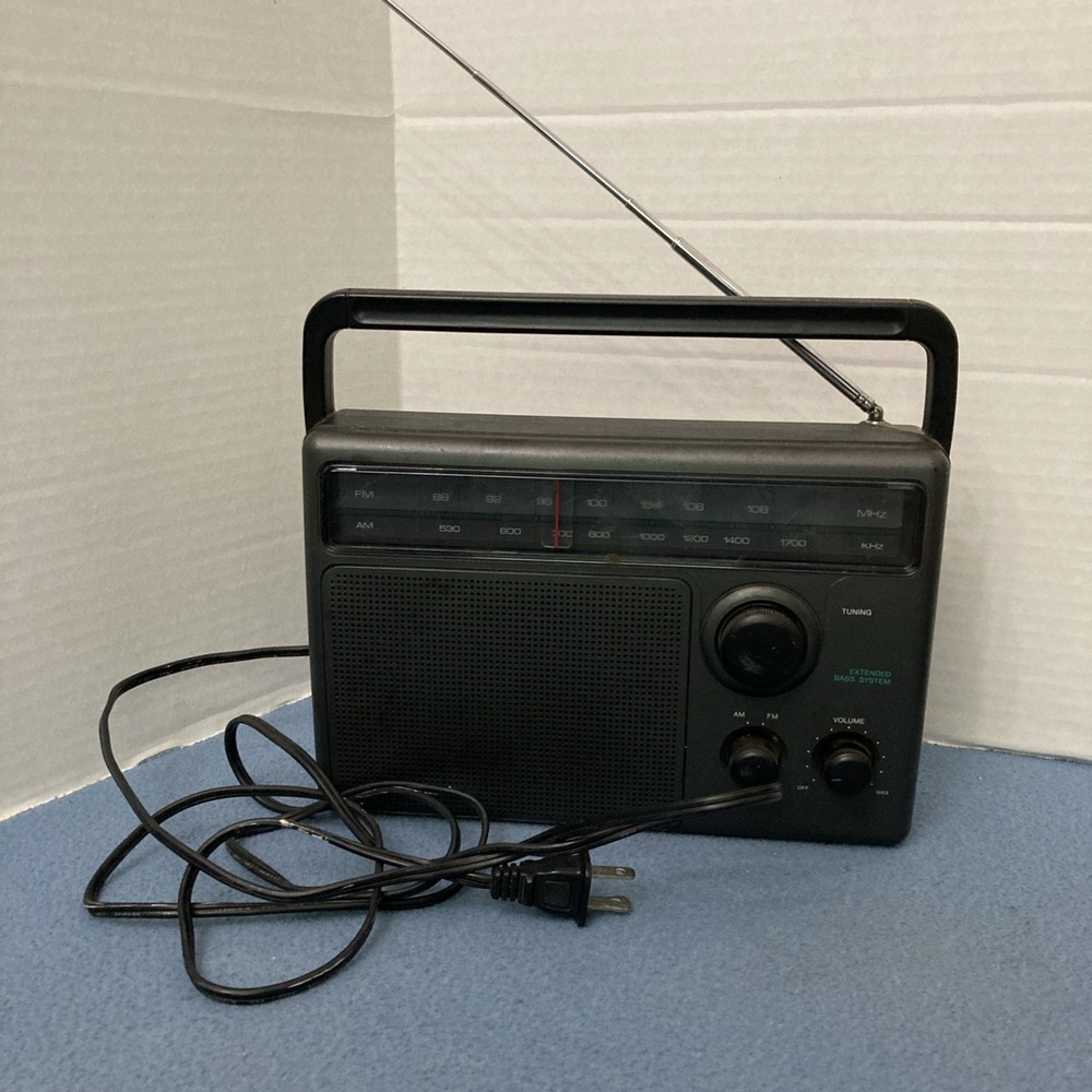 VTG Radio Shack Portable AM/FM Radio w/Extended Bass System Model 12-683 - Works